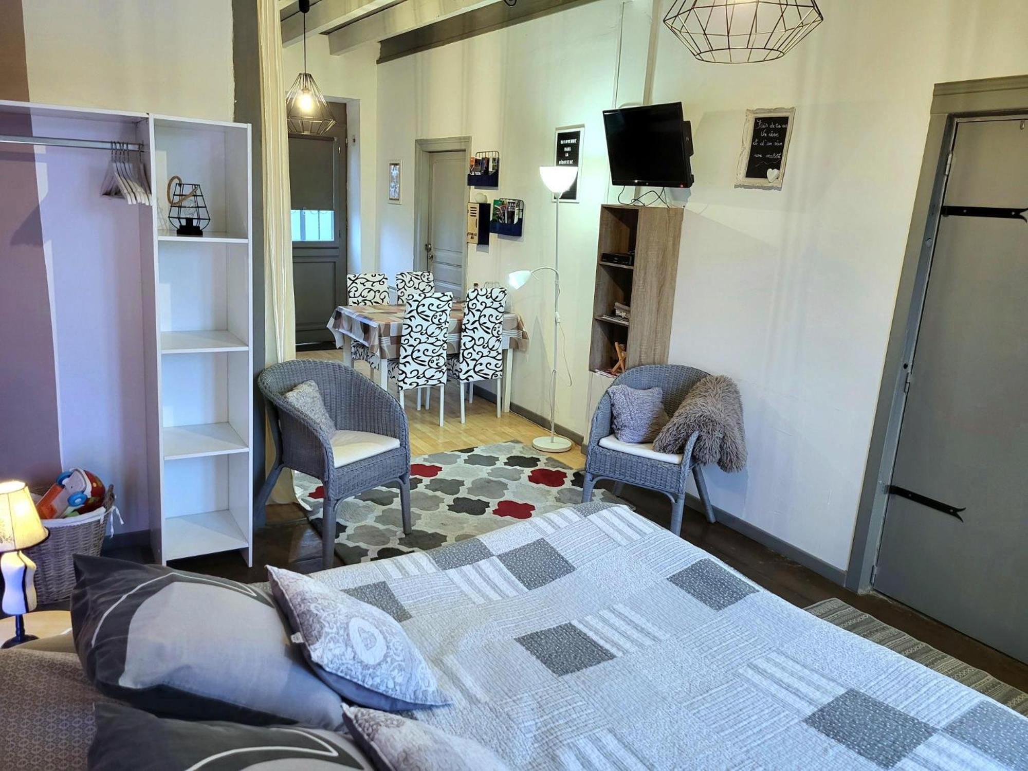 Chez Christy Chemin Des Dinots Bed & Breakfast Saint-Bonnet-de-Four Room photo